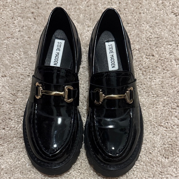 Steve Madden Glossy Black Loafers with Gold Detail - Picture 1 of 5